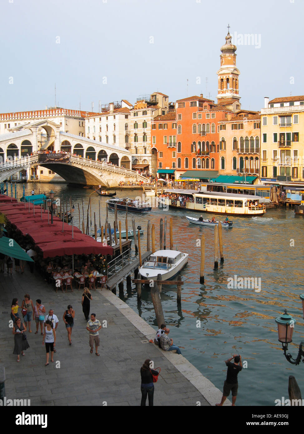 Venice crowds canal hi-res stock photography and images - Alamy