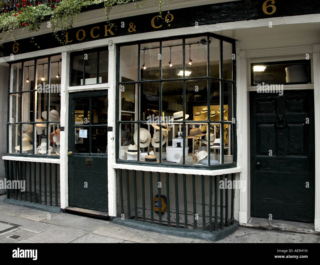 James Lock Hi Res Stock Photography And Images Alamy   James Lock Co Store London Uk AE9H1N 