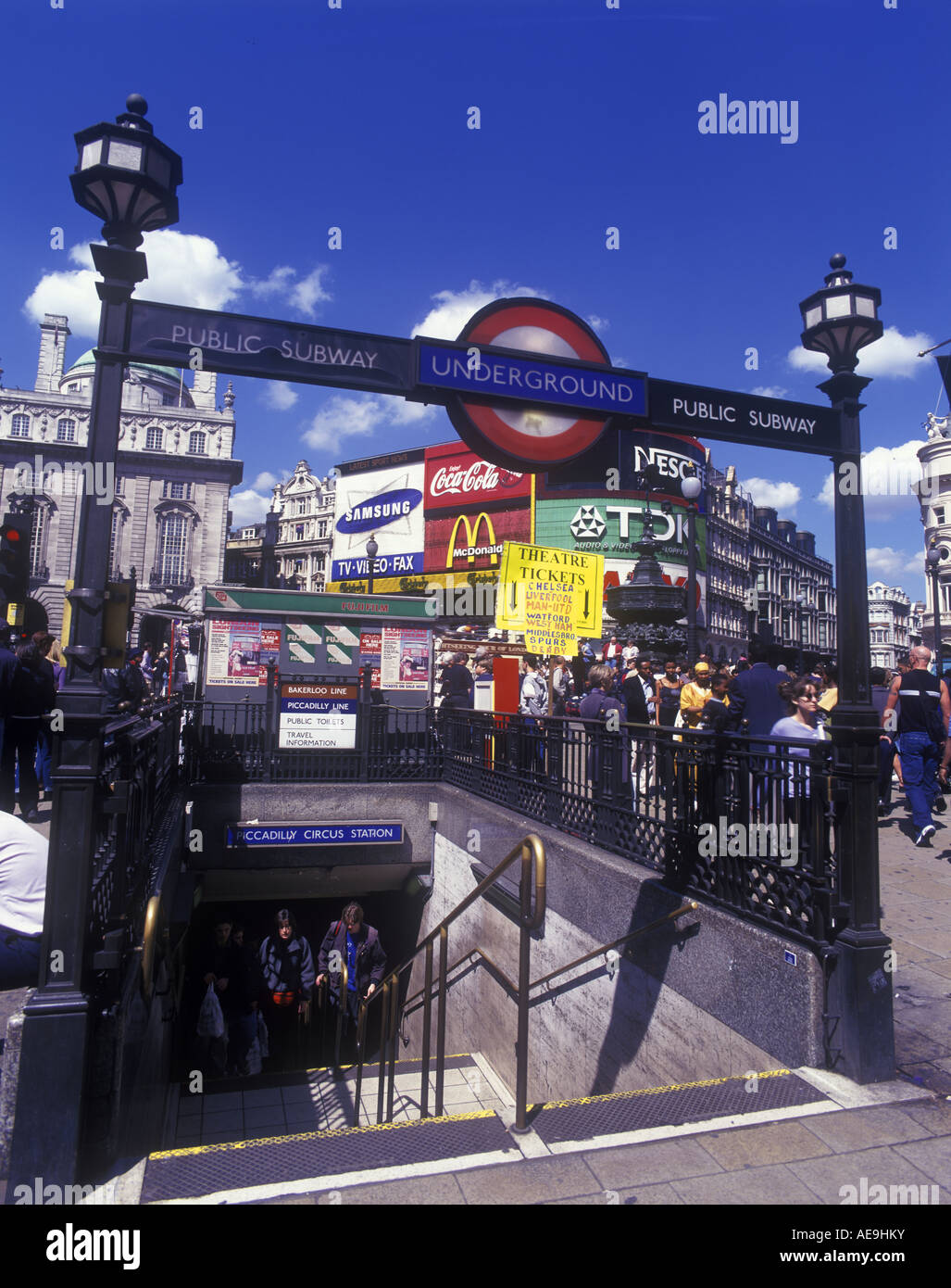 2000 HISTORICAL STREET SCENE UNDERGROUND ENTRANCE PICCADILLY CIRCUS LONDON ENGLAND UK Stock Photo