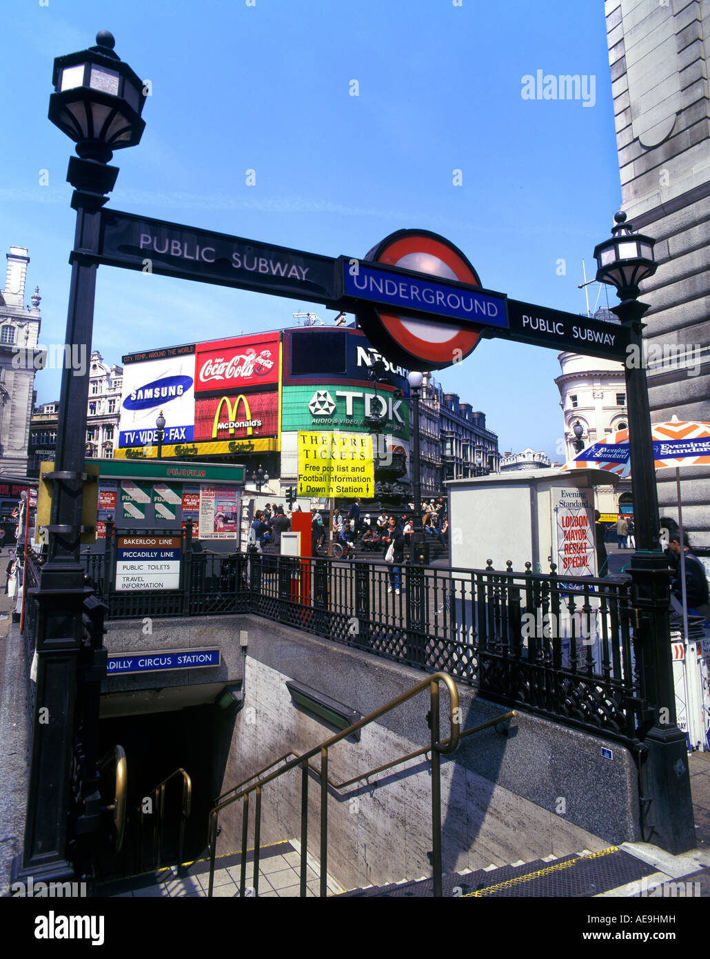 2000 HISTORICAL STREET SCENE UNDERGROUND ENTRANCE PICCADILLY CIRCUS LONDON ENGLAND UK Stock Photo