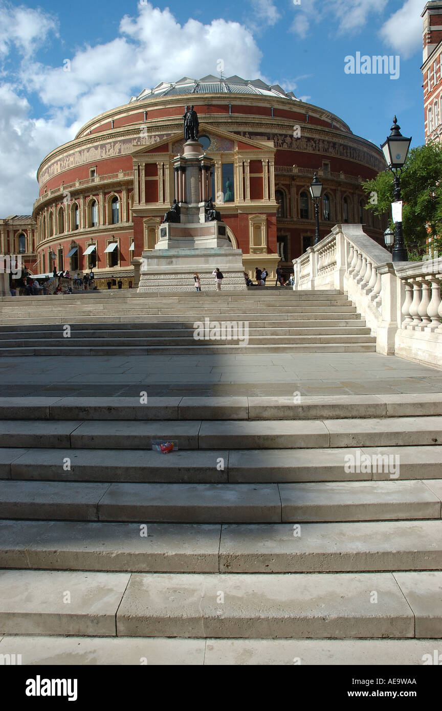 Looking up at the Entrance to the Famous Royal Albert Hall Theatre in ...