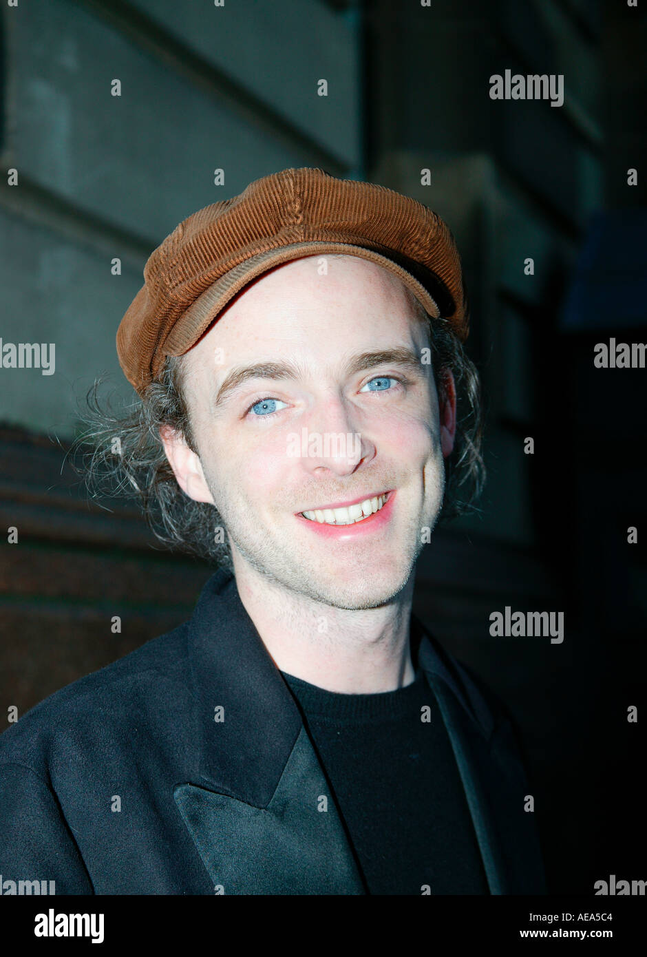 Fran Healy returning to The Scotsman Hotel 7th November 2003 the morning after the MTV Awards in Leith Stock Photo