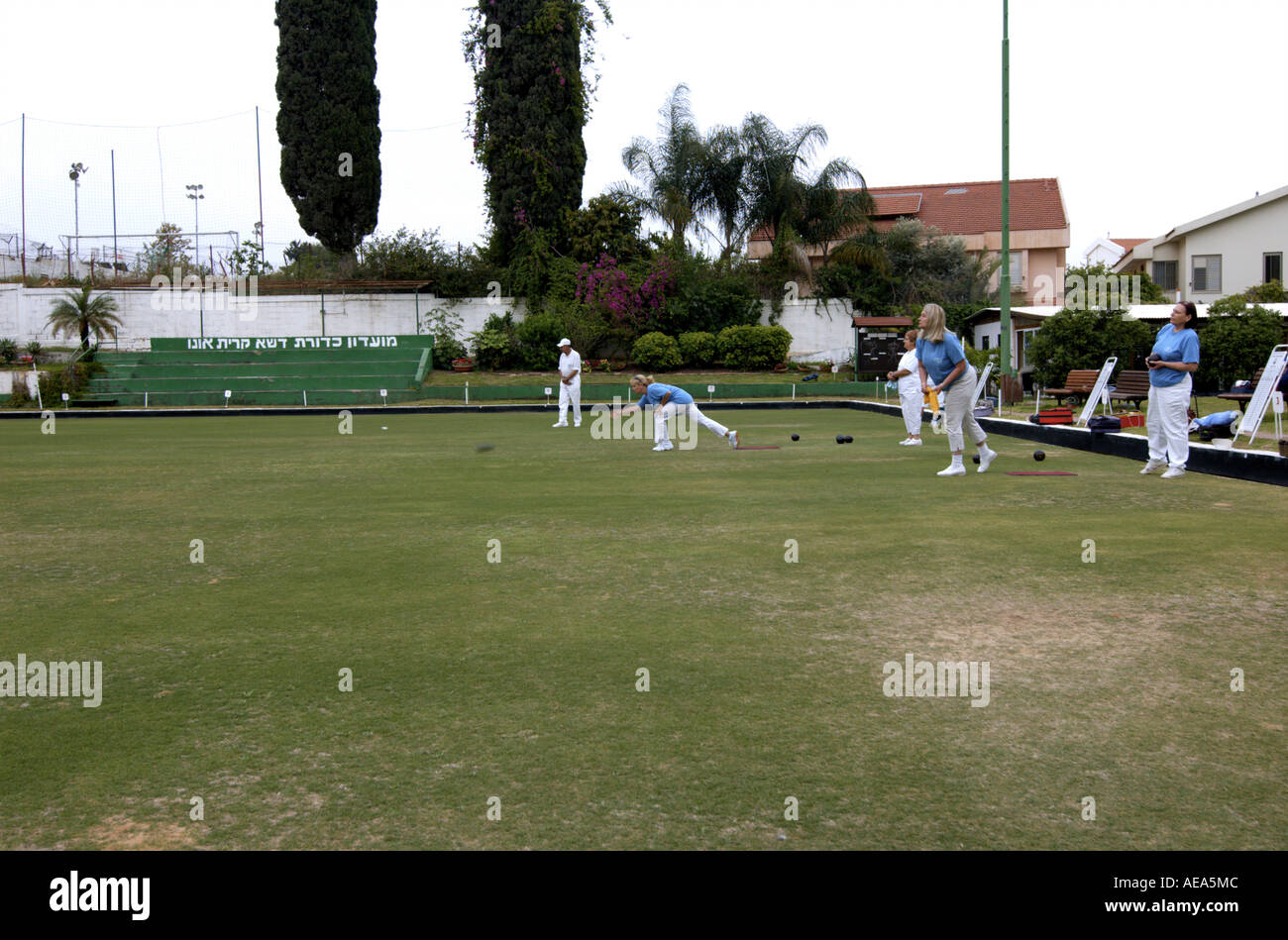 Team play on a Lawn bowling green Stock Photo Alamy