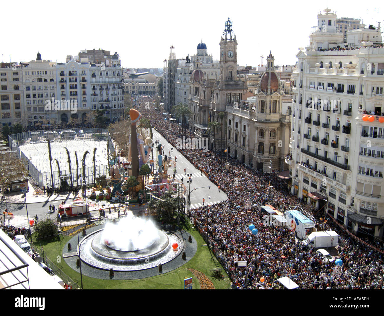 Crowd of people waiting for La Mascletà. Las Fallas. Valencia. Spain Stock  Photo - Alamy