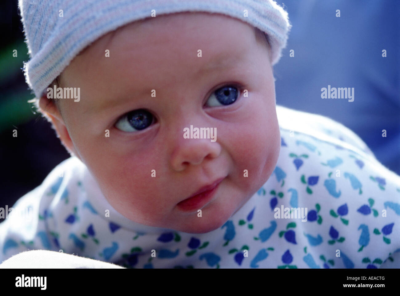 Newborn baby girl hi-res stock photography and images - Alamy