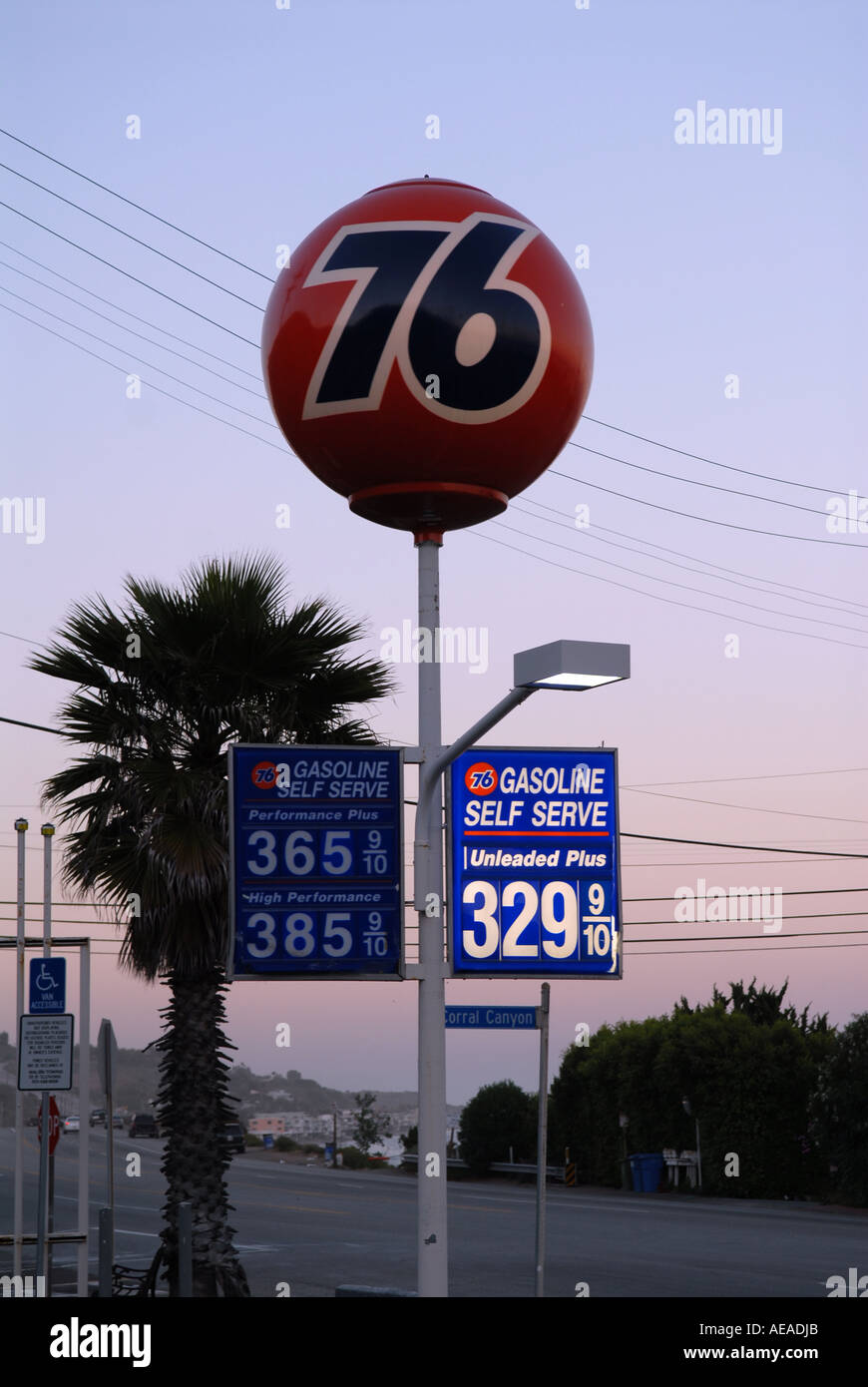 '76' Gas station, Los Angeles, USA. Stock Photo