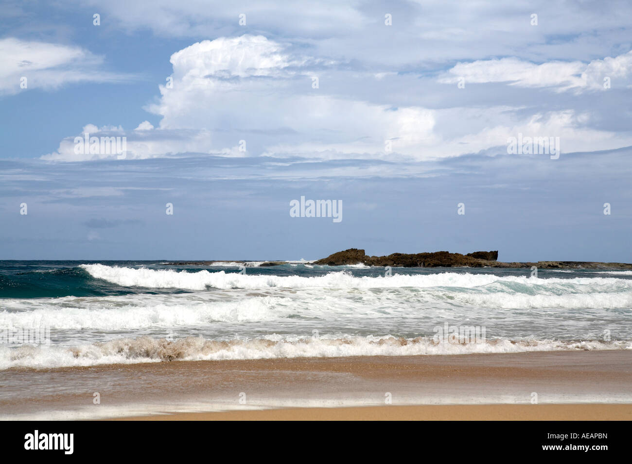 Empty sea shore sand hi-res stock photography and images - Alamy