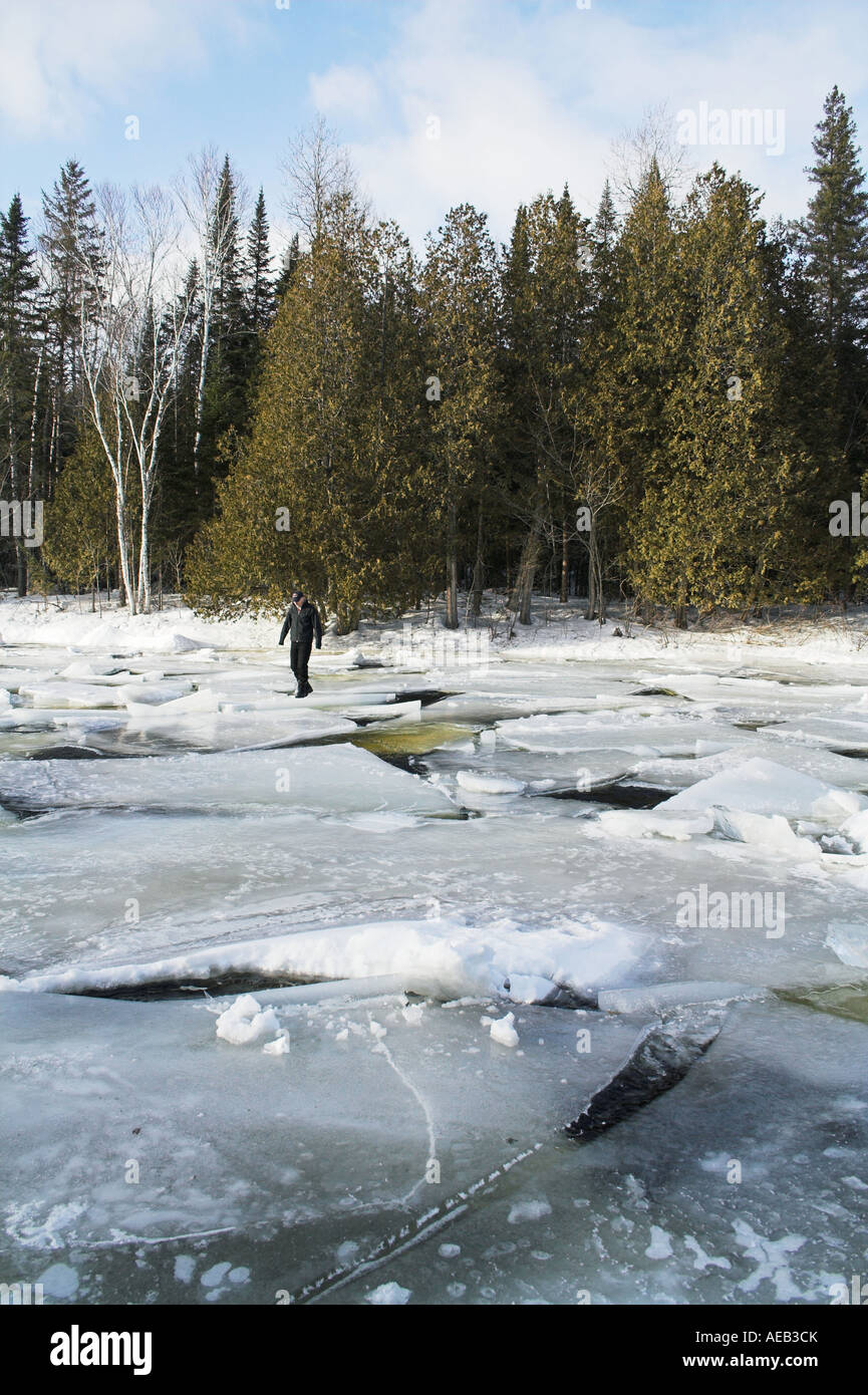 River partially frozen hi-res stock photography and images - Alamy