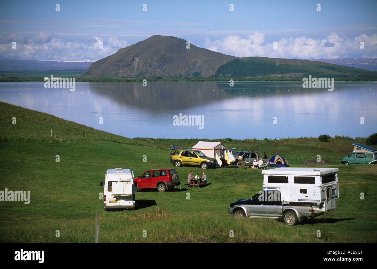 View of lake beside mountain hi-res stock photography and images - Alamy
