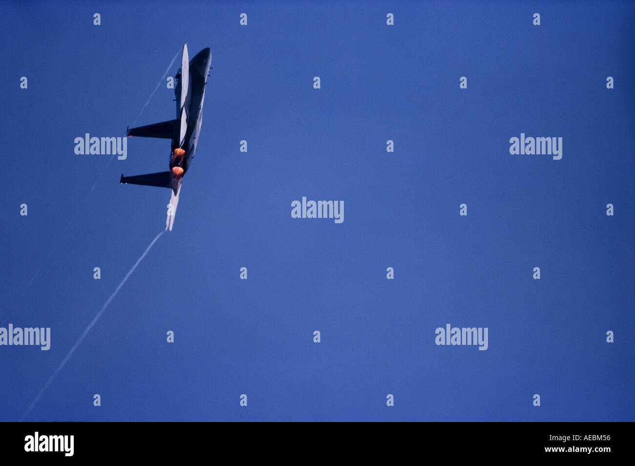 US Air Force F 15 Strike Eagle going vertical in a full after burner ...