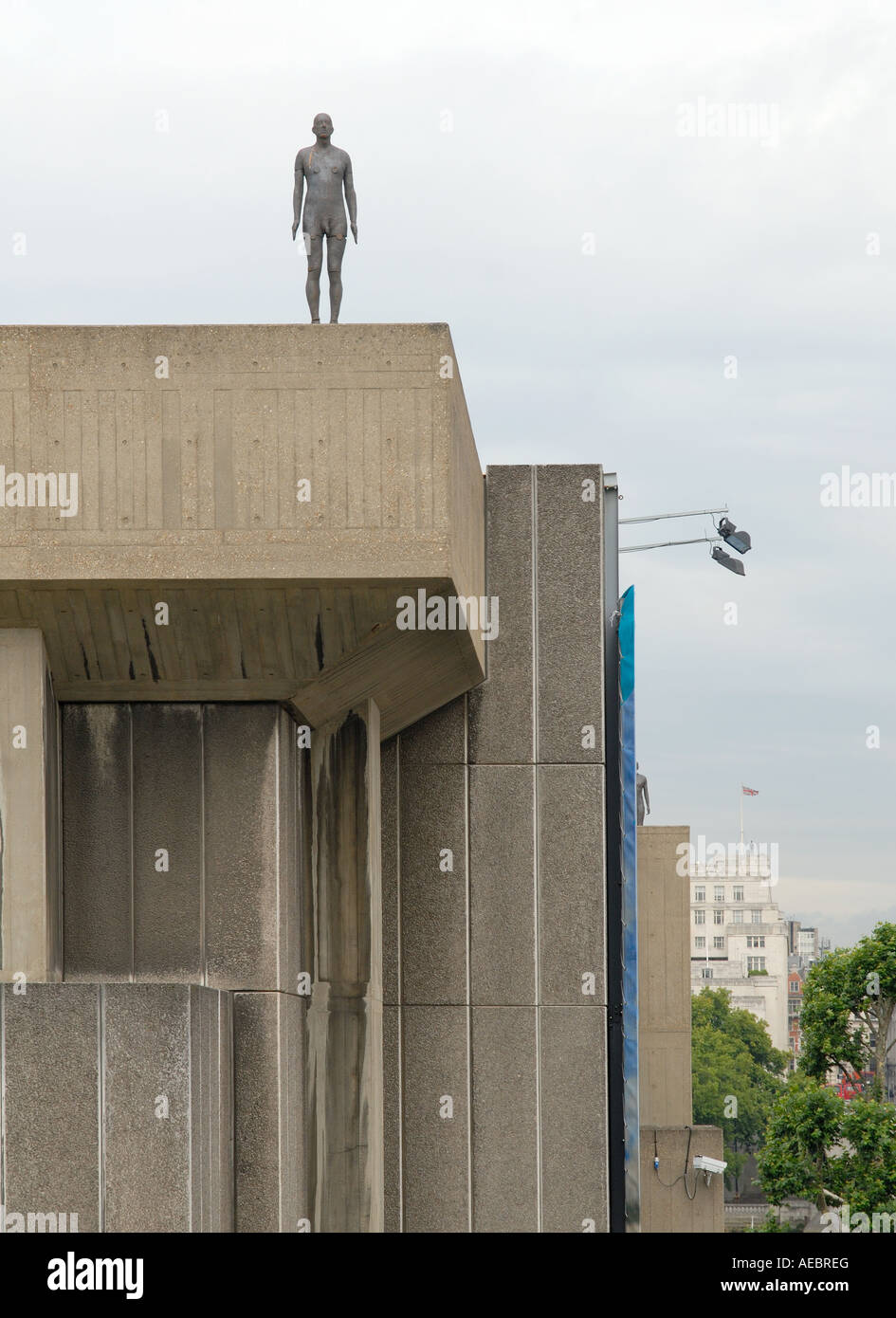 Gormley's sculpture unnerves students