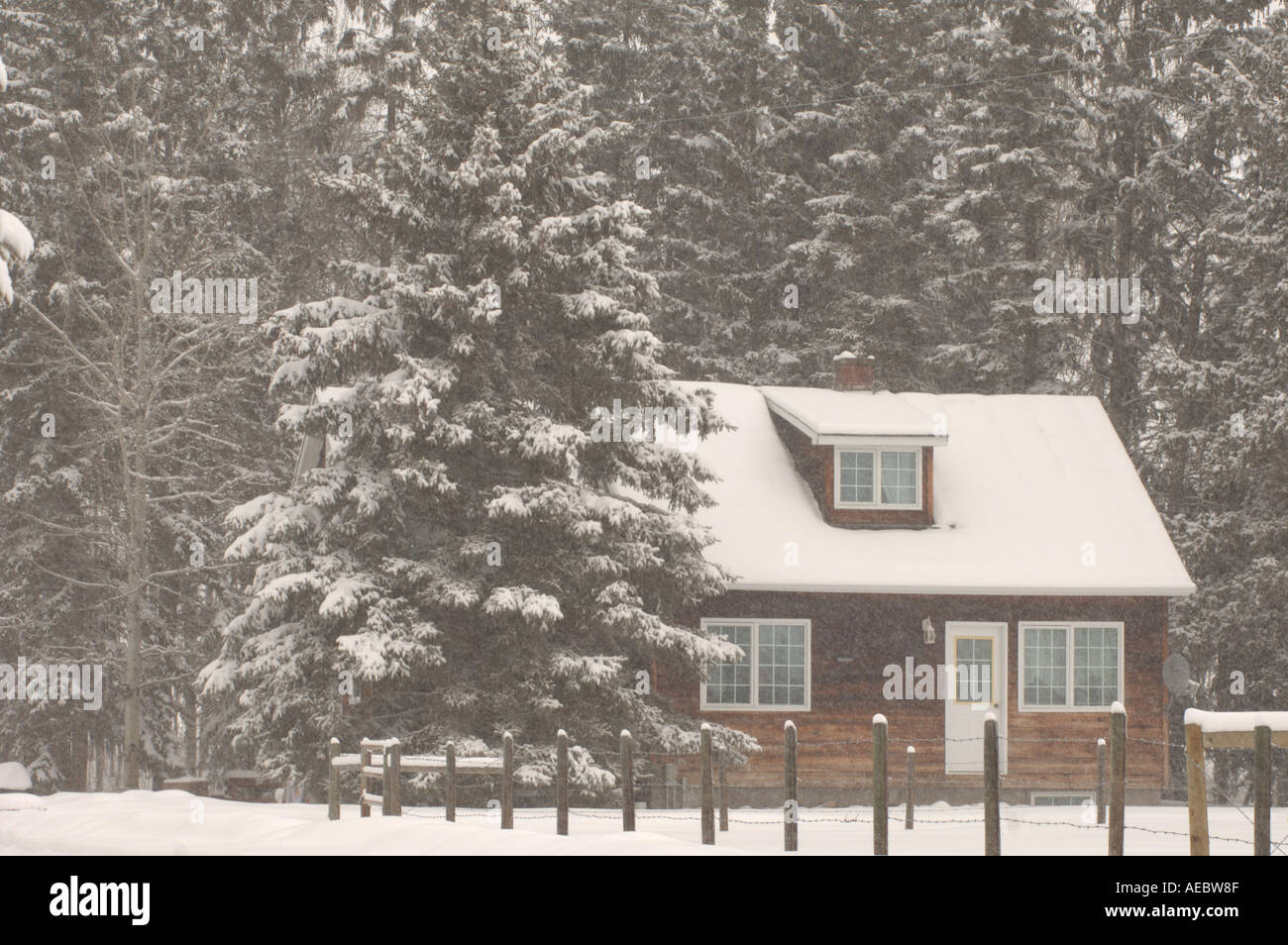 Rural canada home hi-res stock photography and images - Alamy