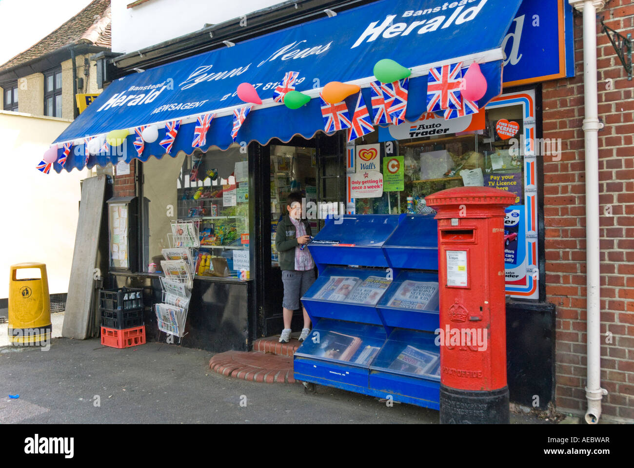 Newsagent surrey hires stock photography and images Alamy