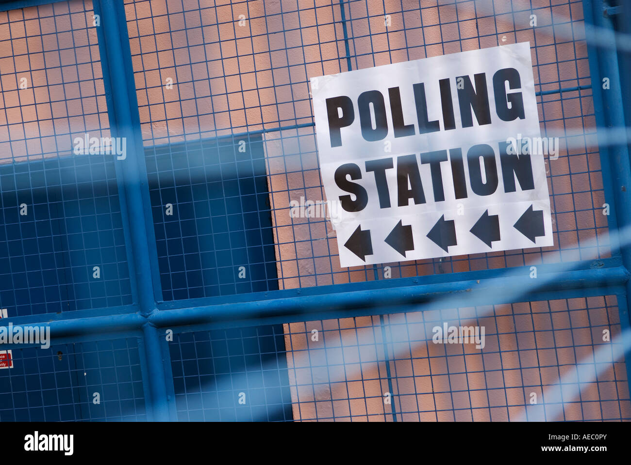 Polling fence hi-res stock photography and images - Alamy