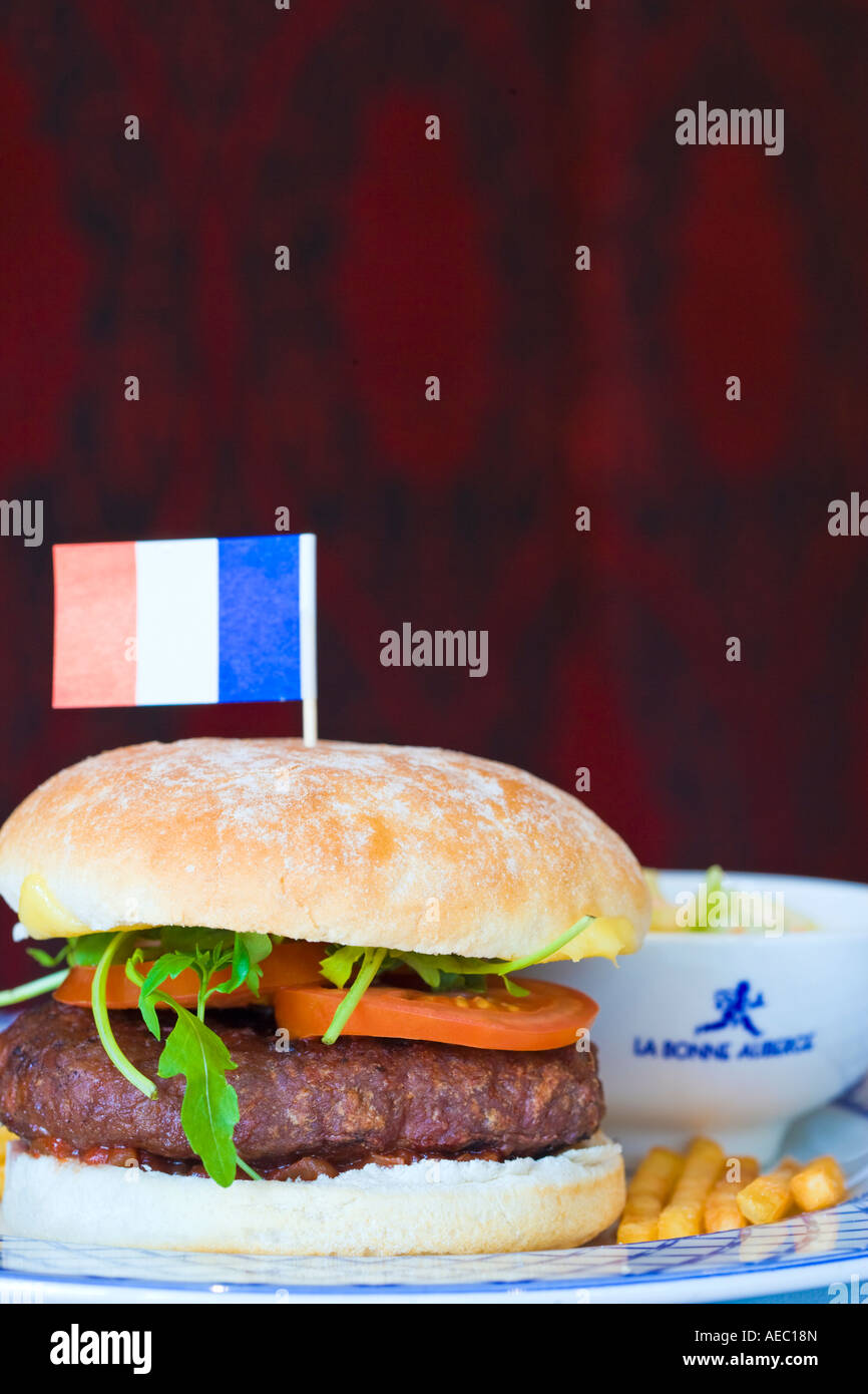 FRENCH CHEESBURGER IN LA BONNE AUBERGE  RESTAURANT GLASGOW Stock Photo