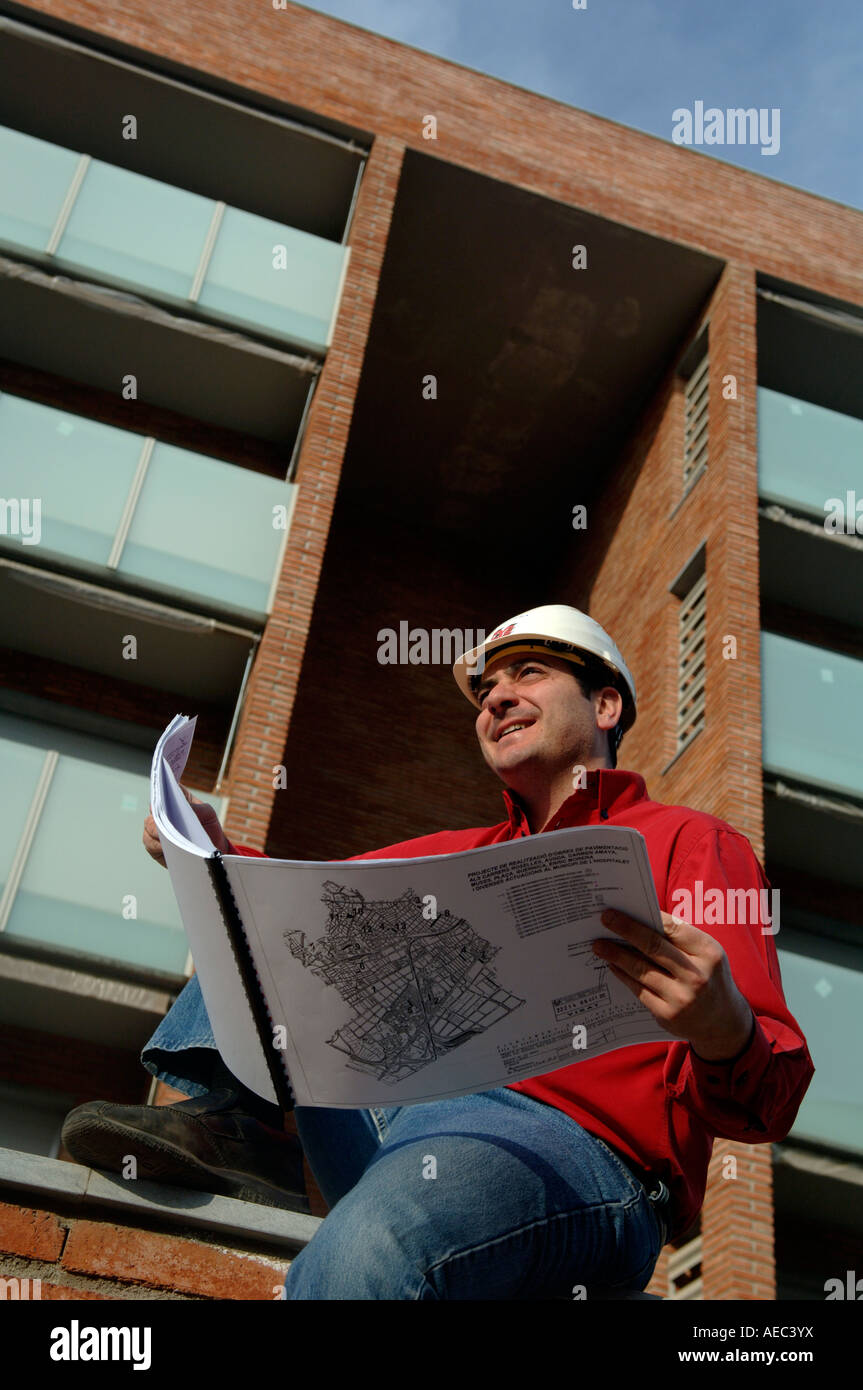Construction worker with building plans Stock Photo - Alamy