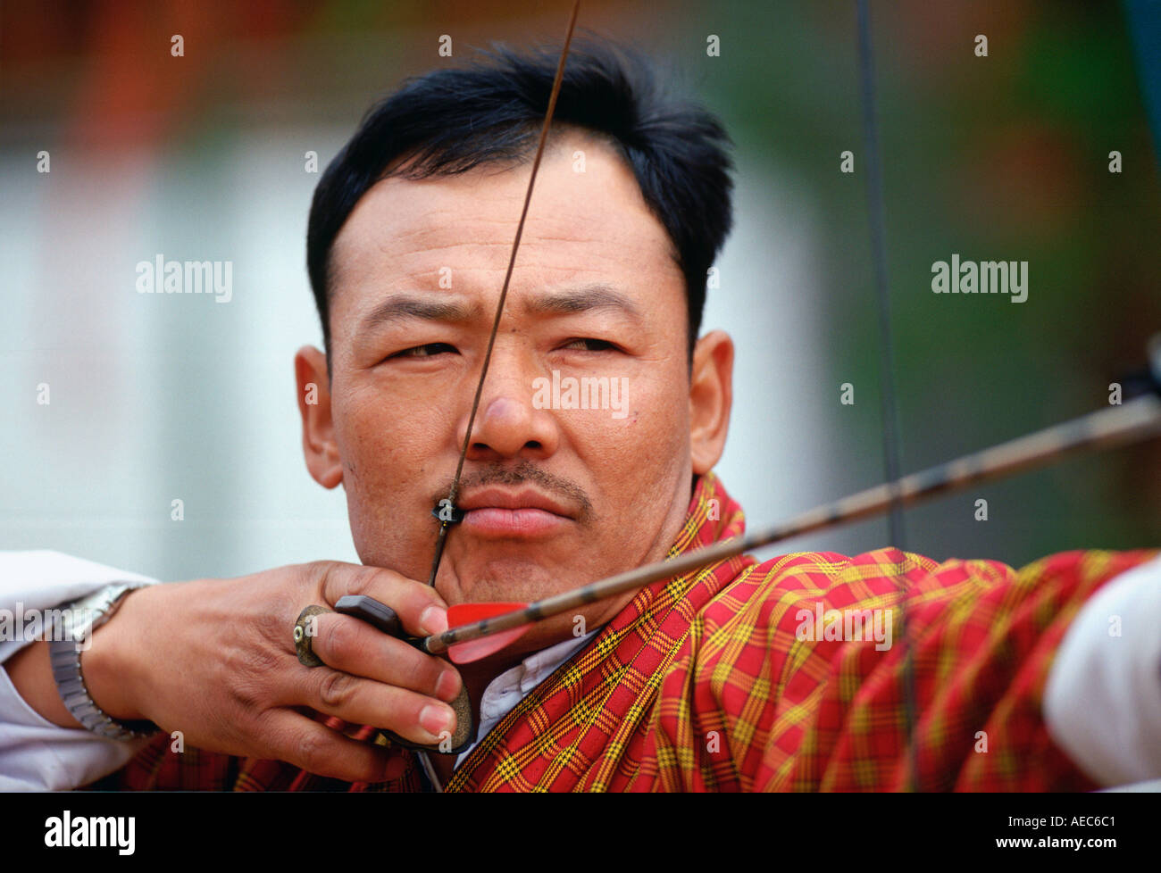 Bhutanese archer hires stock photography and images Alamy
