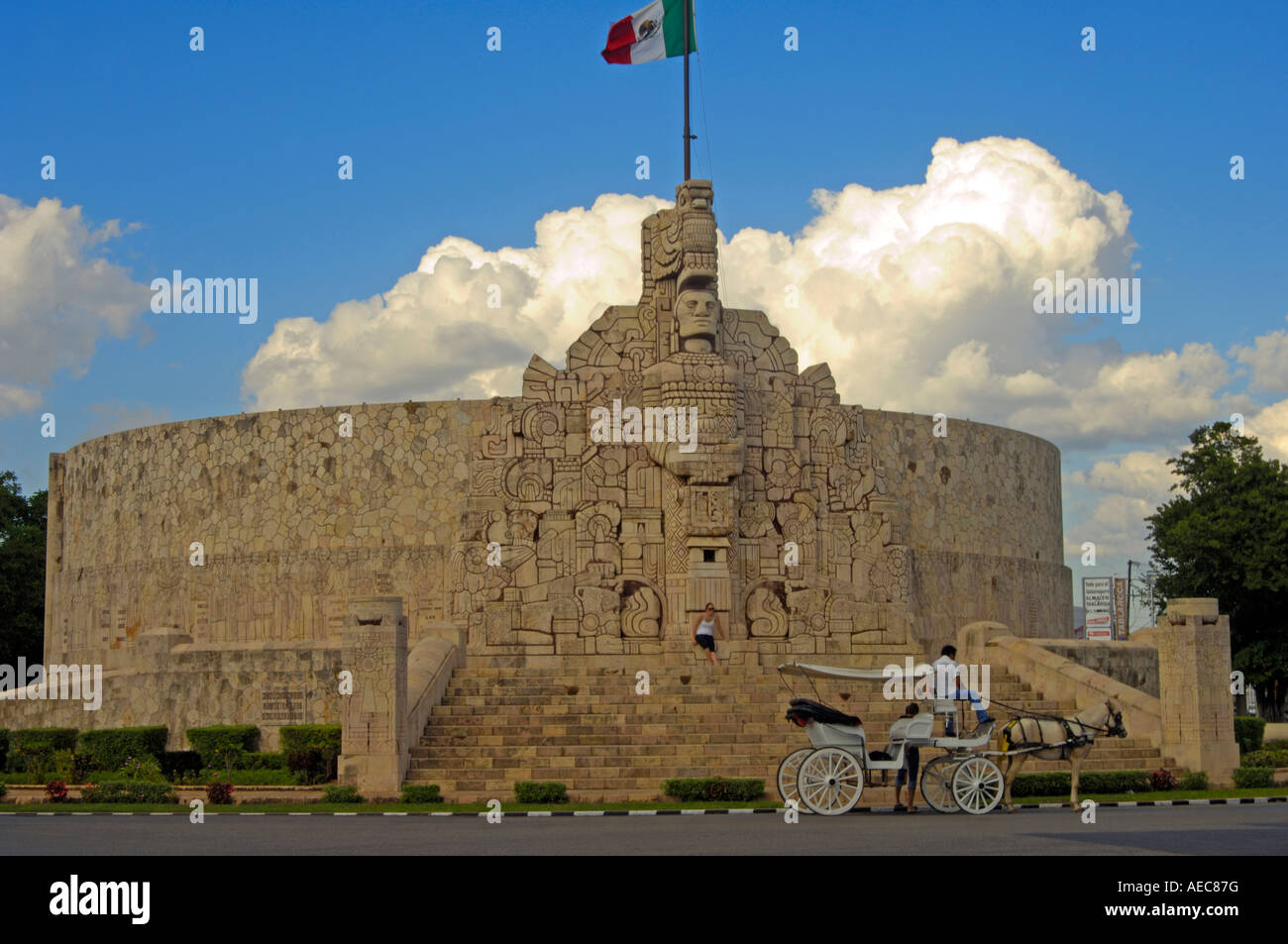 A tourist caleche at the Monumento a la Bandera on CalechePaseo de Montejo in Merida Stock Photo