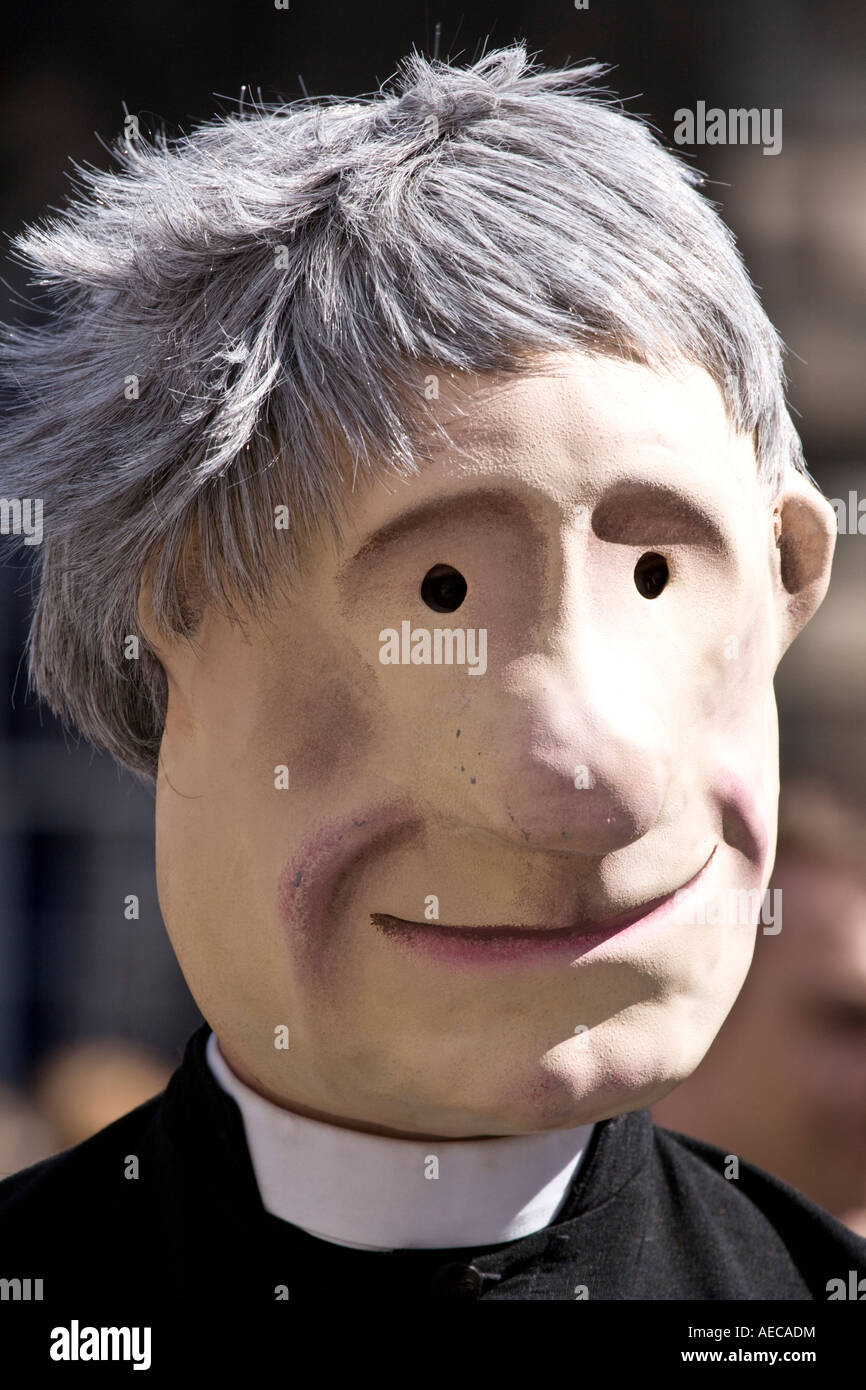 Edinburgh festival street mask hires stock photography and images Alamy