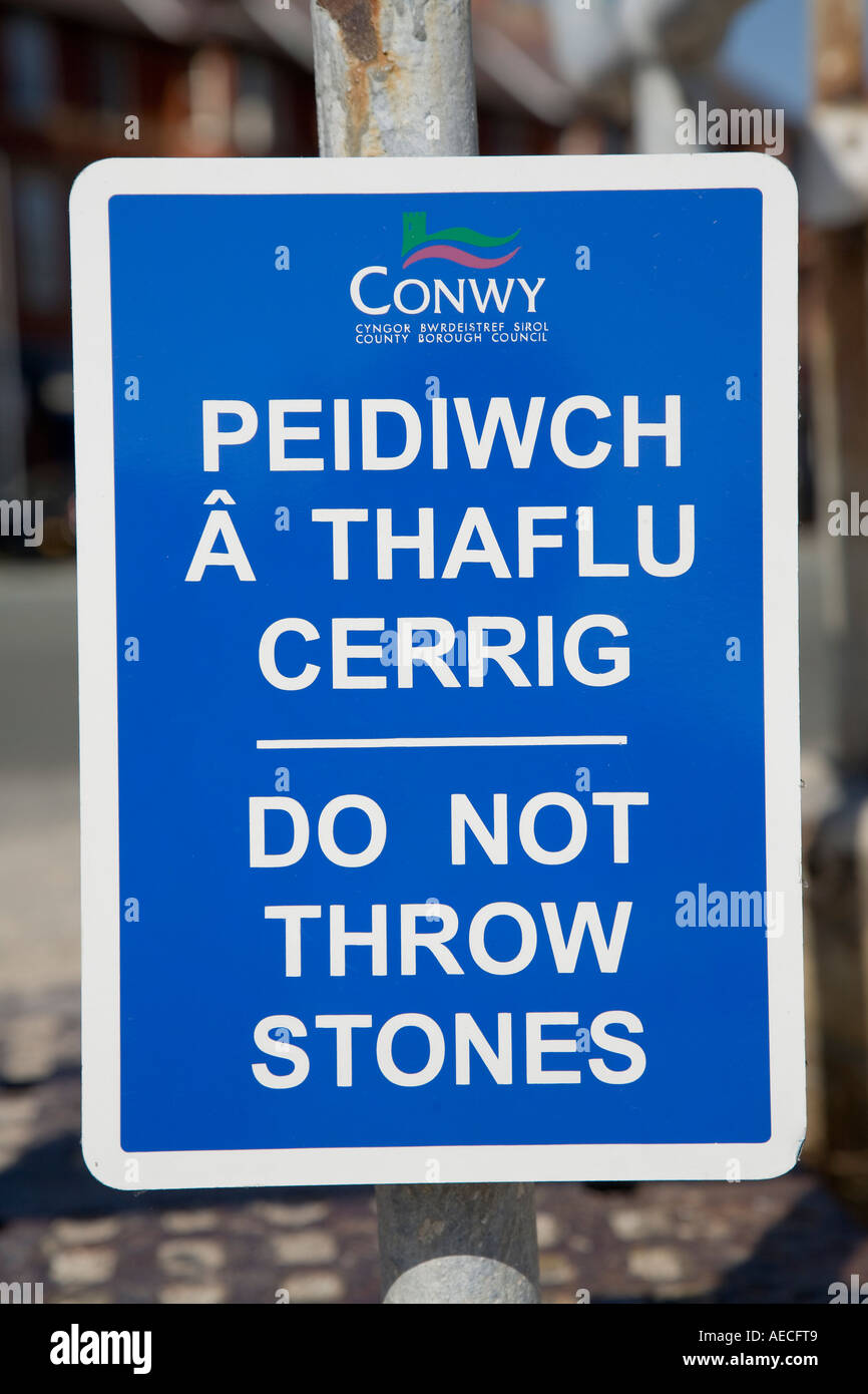 Do not throw stones bilingual dual language Welsh English warning sign