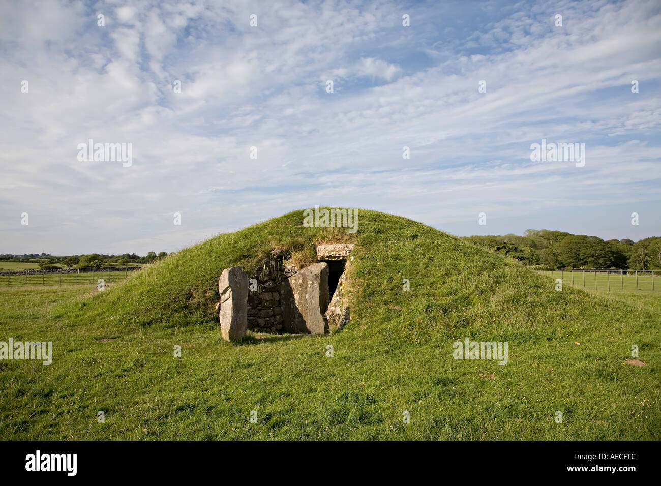 The entrance to the ancient burial mound of Bryn Celli Ddu Anglesey Wales UK Stock Photo