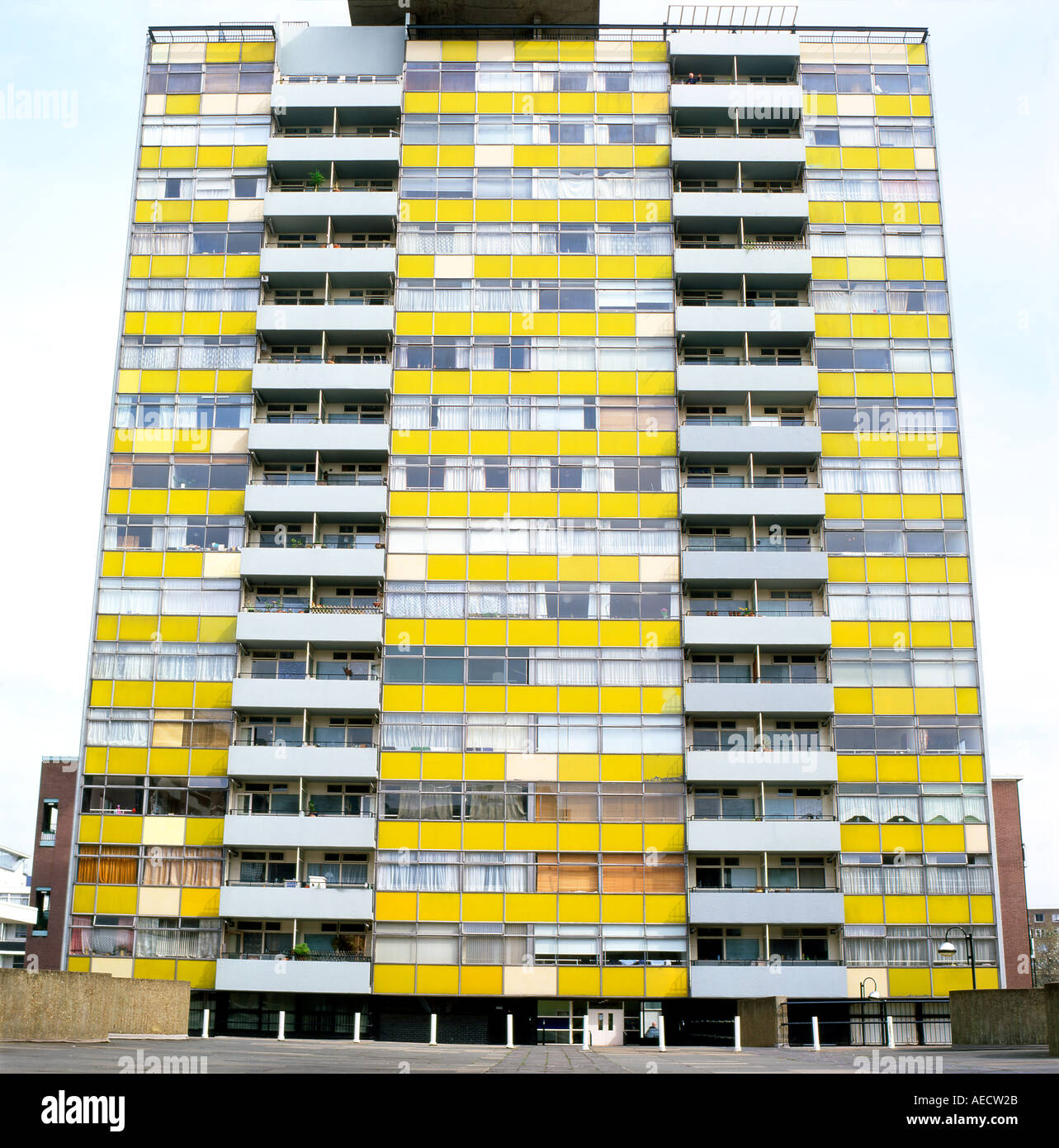 Exterior view of Great Arthur House apartment building on the Golden Lane Estate before restoration to the facade City of London EC1 UK  KATHY DEWITT Stock Photo