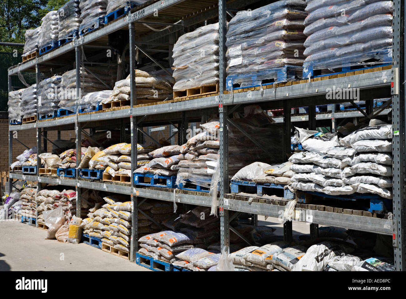Sale of building materials hi-res stock photography and images - Alamy
