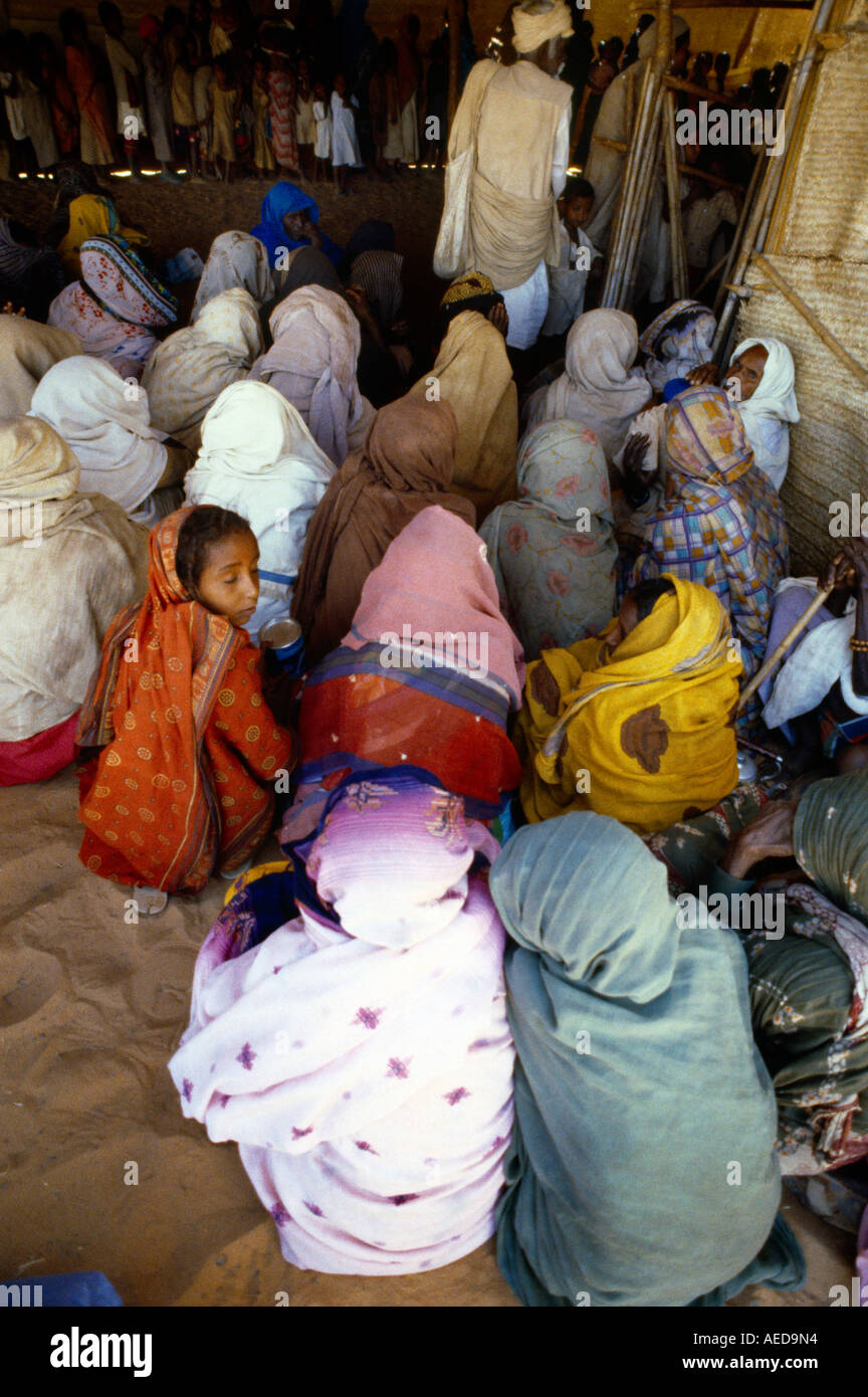 Sudan Mwelhi Refugee Camp Queuing For Food Stock Photo