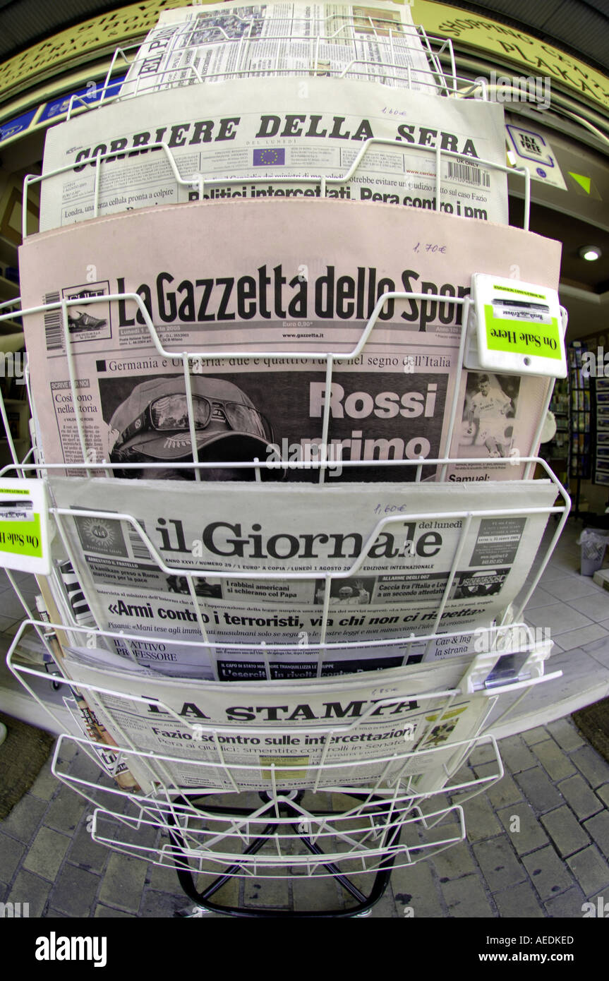 gazzetta dello sport il giornale la stampa italian newspapers the press  corriere della sera Stock Photo - Alamy