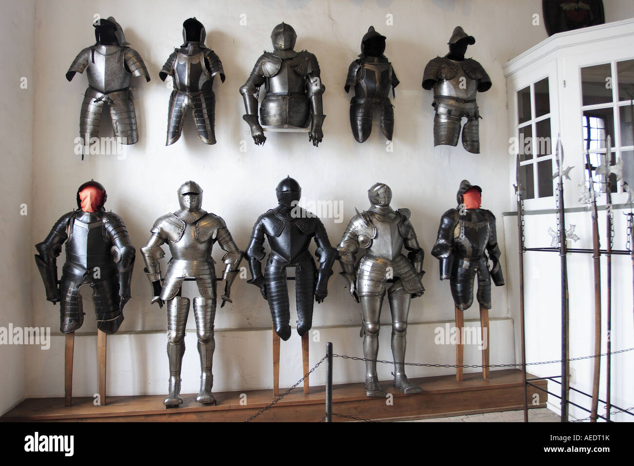 Suits of armor hires stock photography and images Alamy