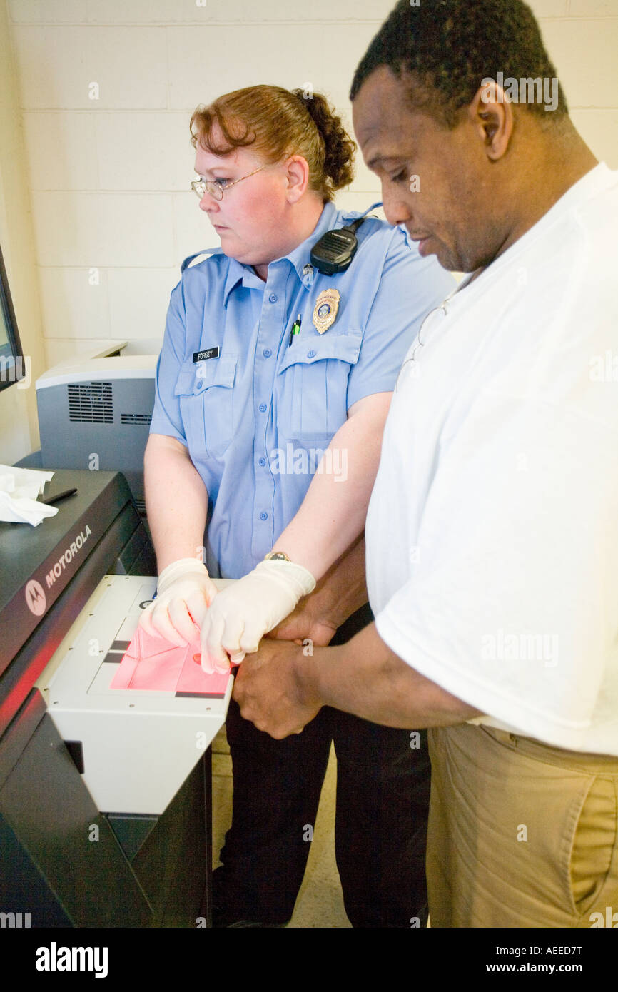 Prison intake, inmate getting fingerprints digitally scanned. Diagnostic and Evaluation Center, Lincoln, Nebraska, USA Stock Photo