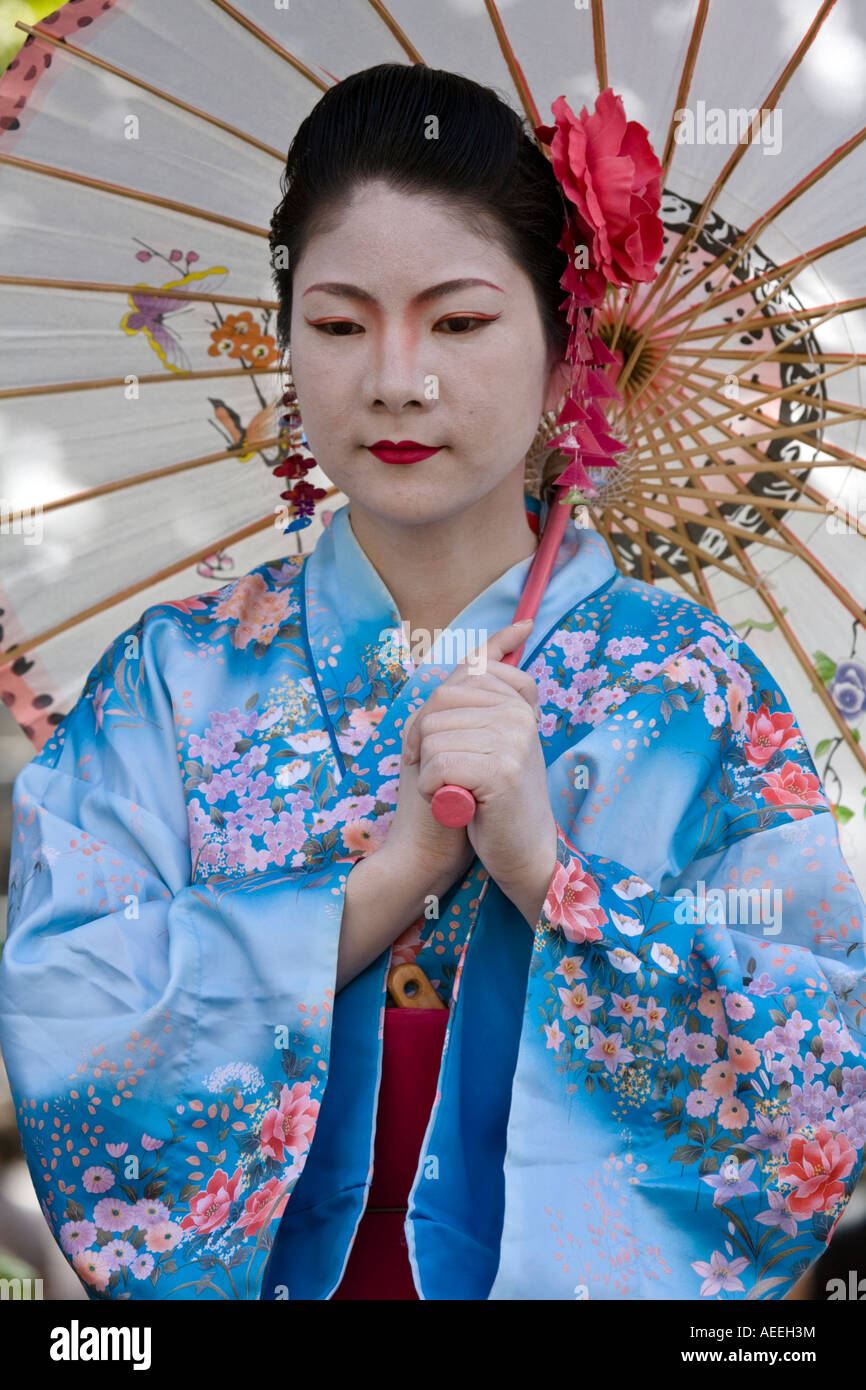 Geisha Maiko in traditional Japanese costume at the Edinburgh festival
