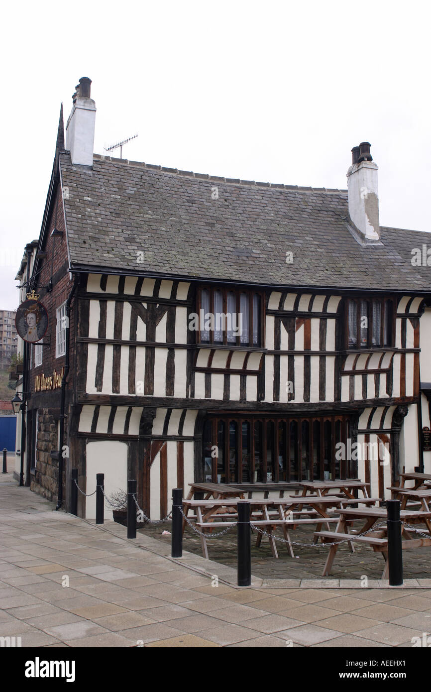 Old Queen s Head Pub Sheffield Built 15th 16th centuries as a house Stock Photo