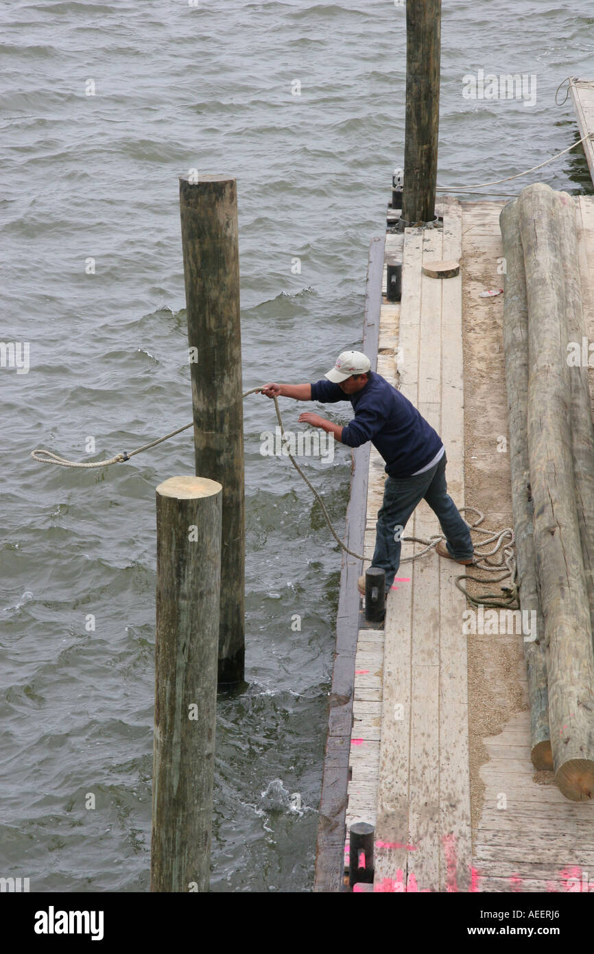 Marine construction worker throwing rope hires stock photography and images Alamy