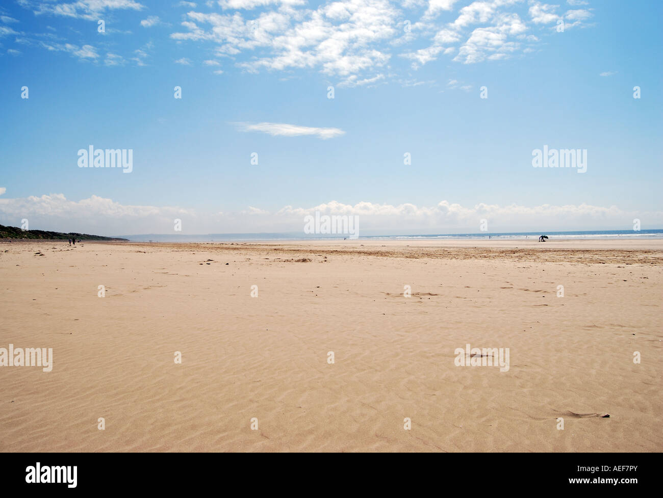 Beautiful empty beach sea hi-res stock photography and images - Alamy