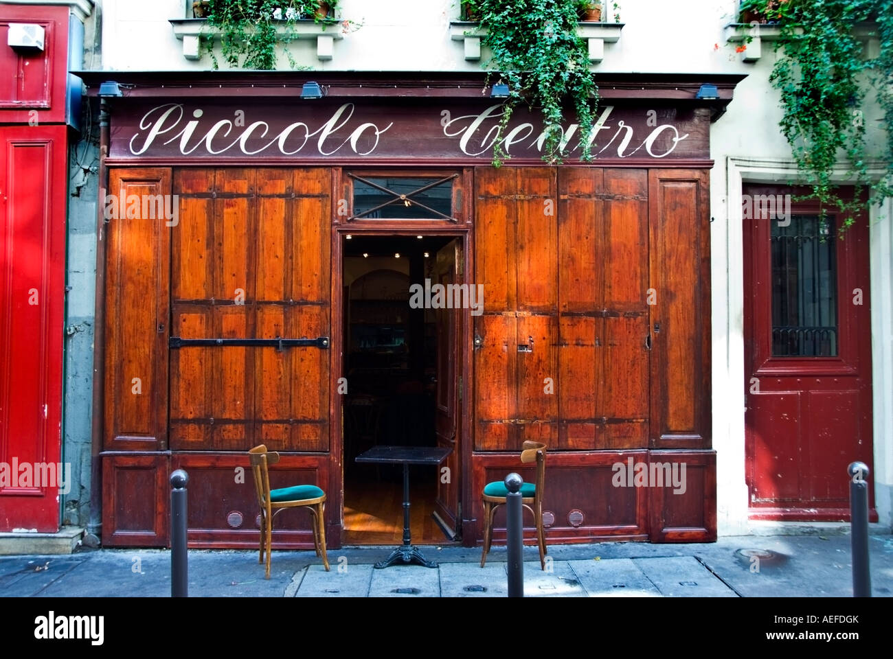 Paris France, Old vintage shop Front "Italian Restaurant", in the Marais "Piccolo  Teatro Stock Photo - Alamy