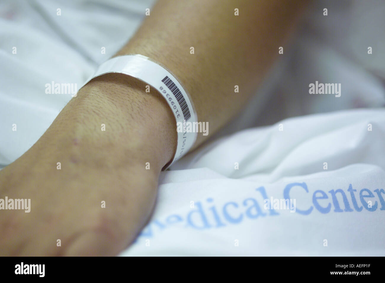 Top more than 68 hospital bracelet on wrist latest in.duhocakina