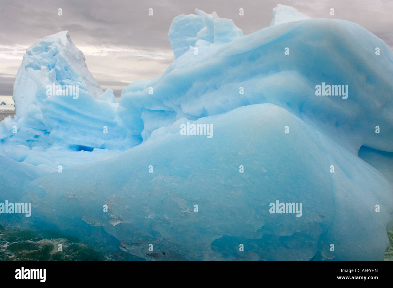 iceberg-floating-off-the-western-antarctic-peninsula-antarctica
