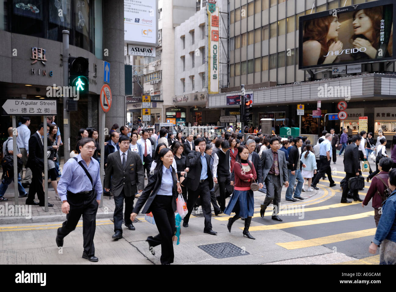 Rush hour at Queens Road Central on Hong Kong Island Stock Photo Alamy