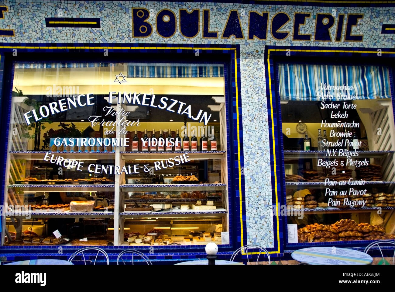 Paris France, Shopping Old Storefront, French Hat shop in the Marais  District, People Looking Shop Window (Now Closed) vintage storefront 1950s  store Stock Photo - Alamy