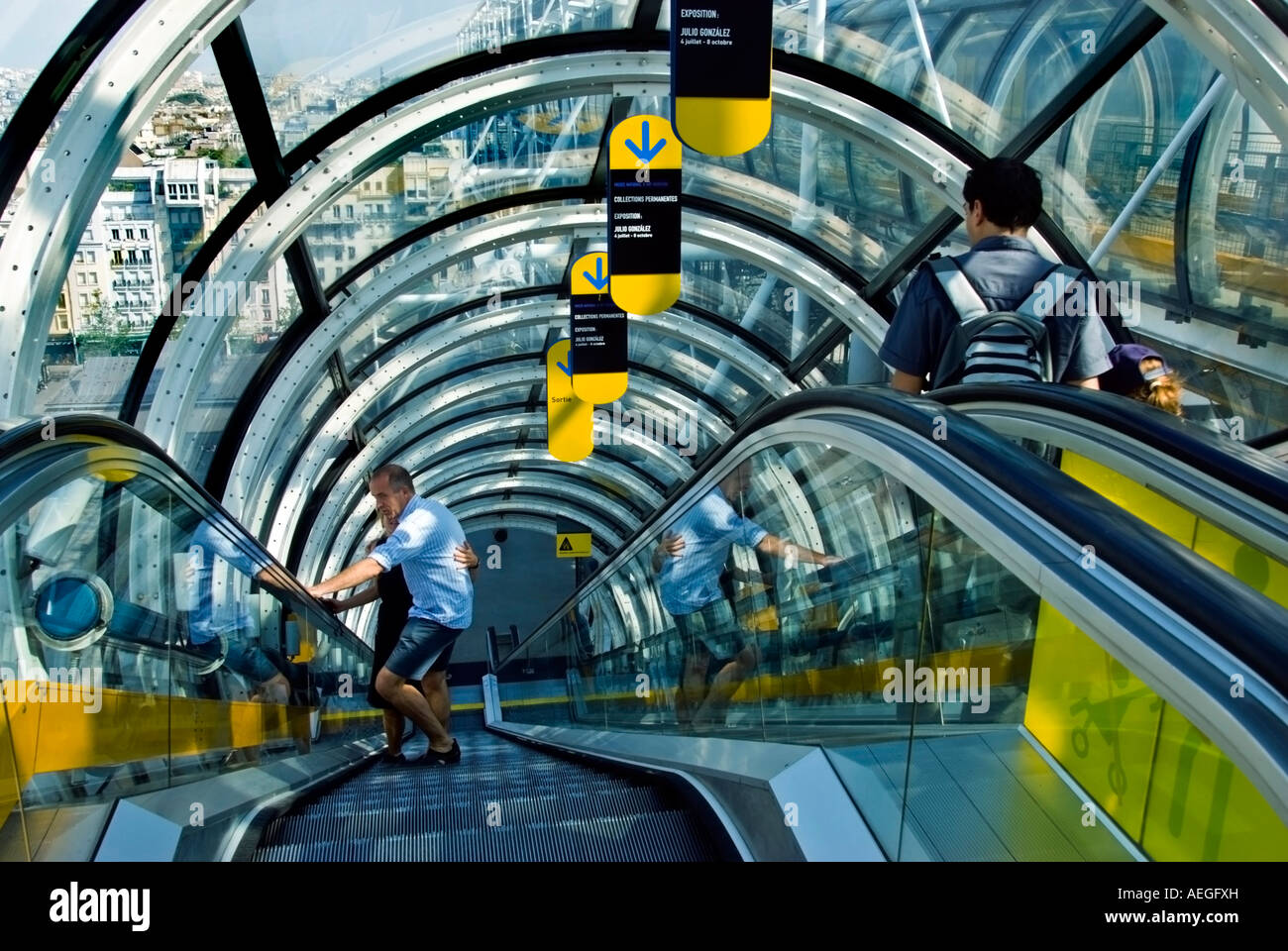 KARE　Picture Glass Escalator Show アート Glass enclosed escalator hi-res stock photography and images