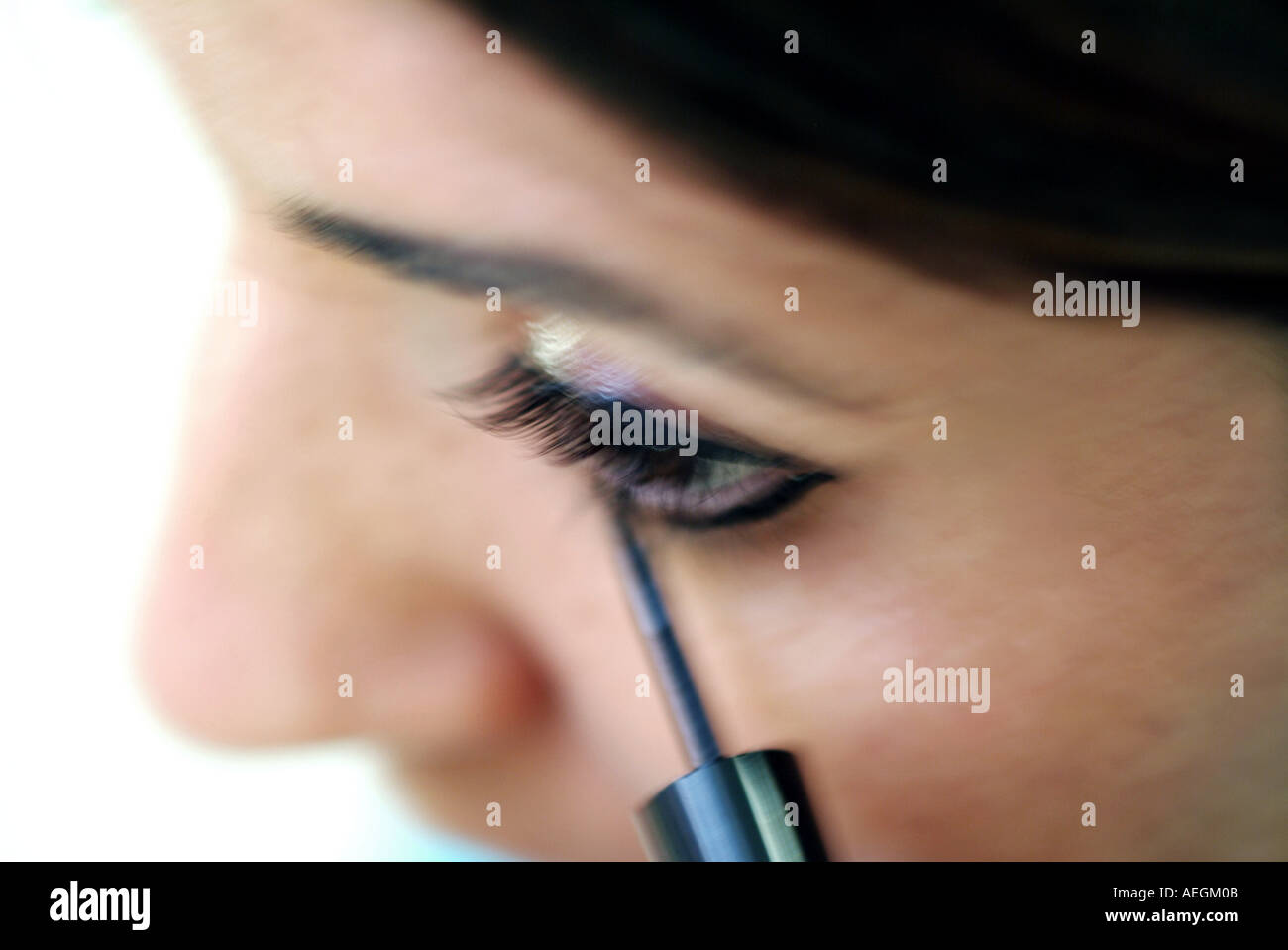 Woman eyeliner hi-res stock photography and images - Alamy