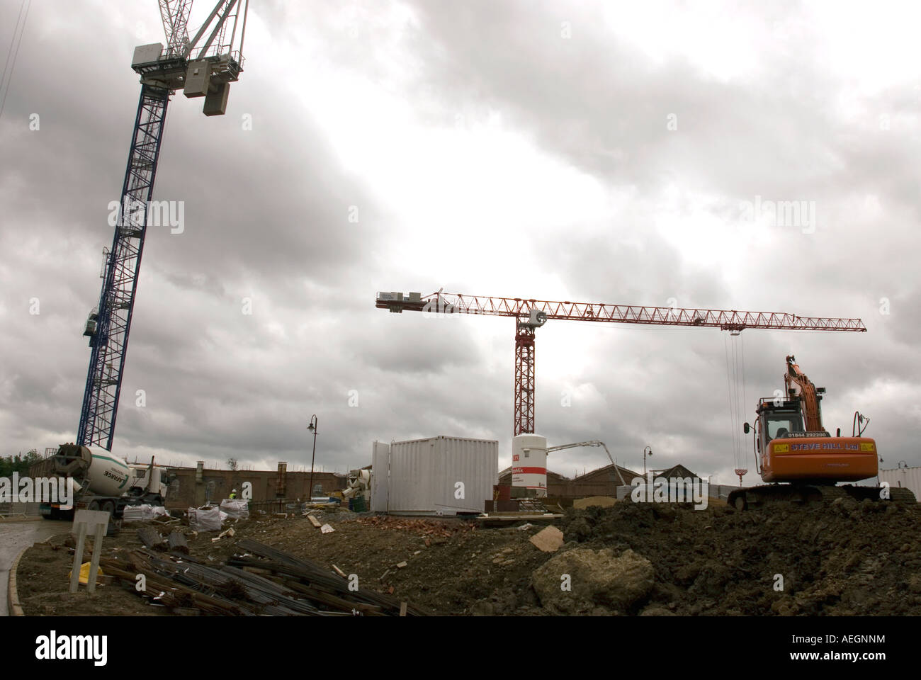 Milton keynes construction hires stock photography and images Alamy