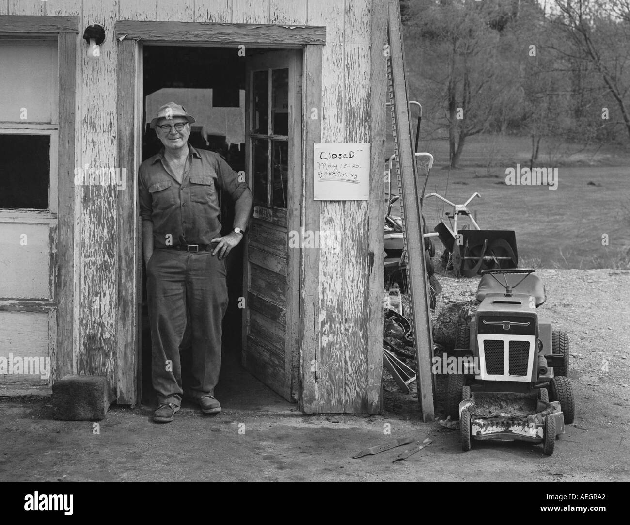 USA Vermont Waterbury Center engine repair man Stock Photo