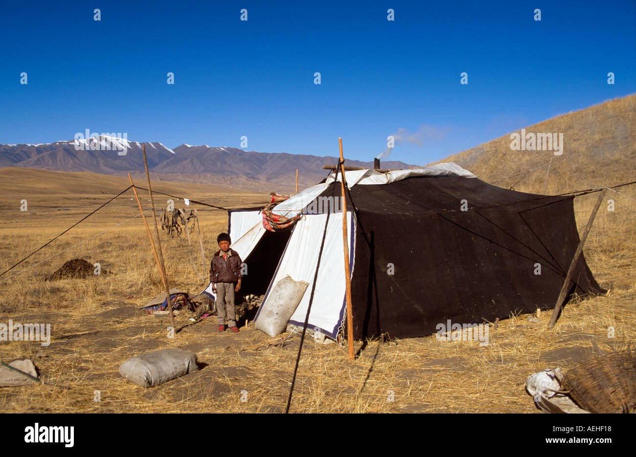 Yak hair tent hires stock photography and images Alamy