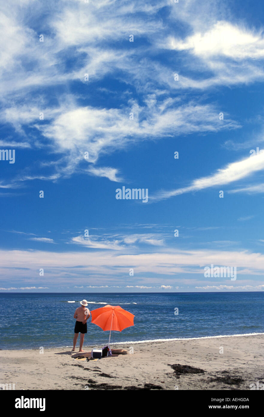 Man in pith helmet hi-res stock photography and images - Alamy
