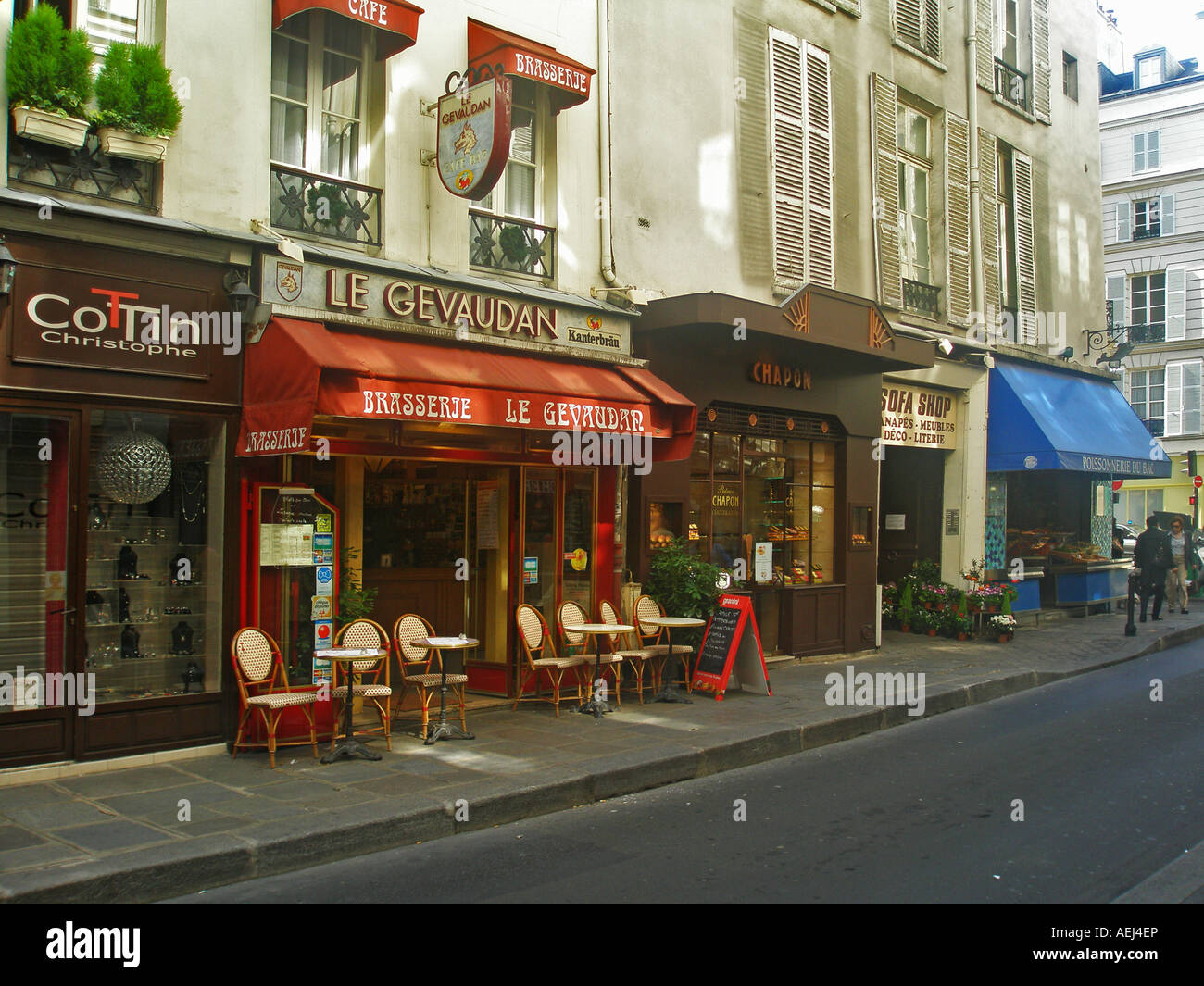 Paris France street scene shops Stock Photo - Alamy