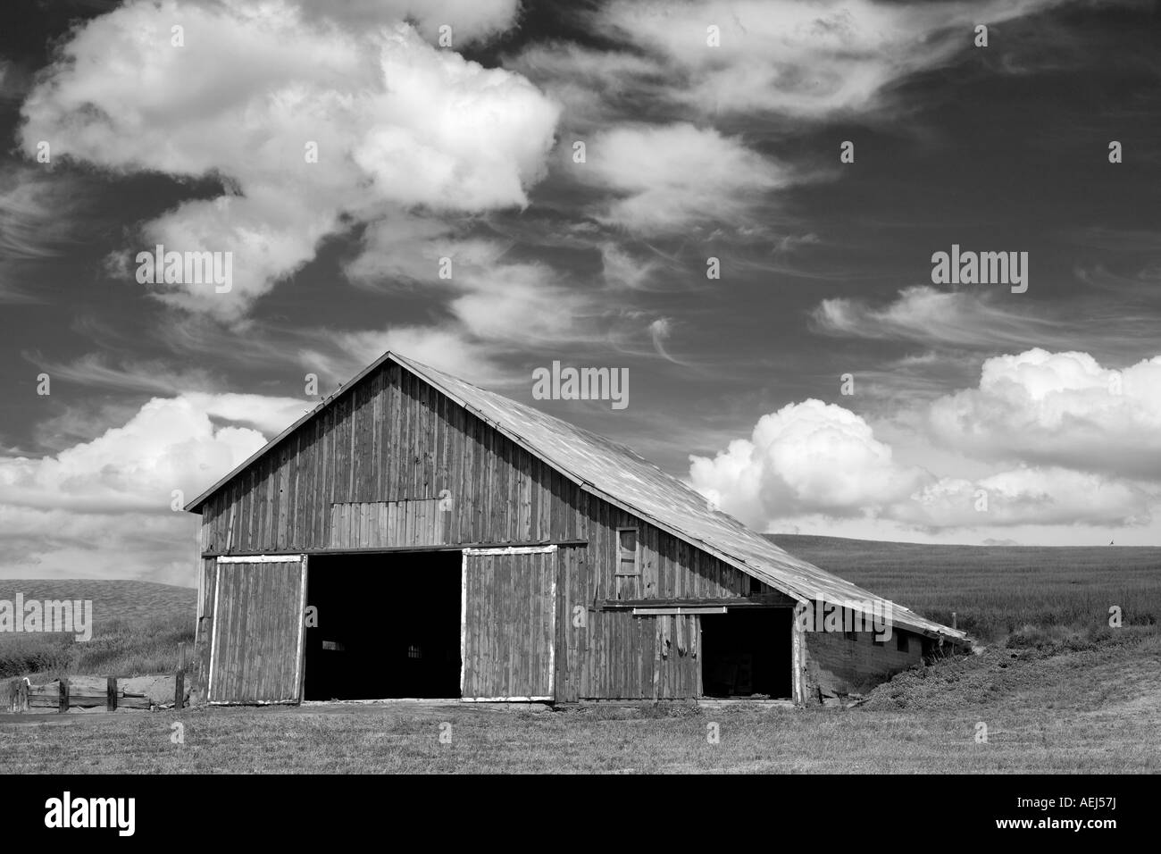 Red barn in palouse Washington Stock Photo