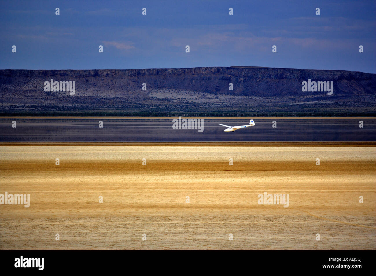 Glider plane landing on the Alvord Desert Oregon Stock Photo