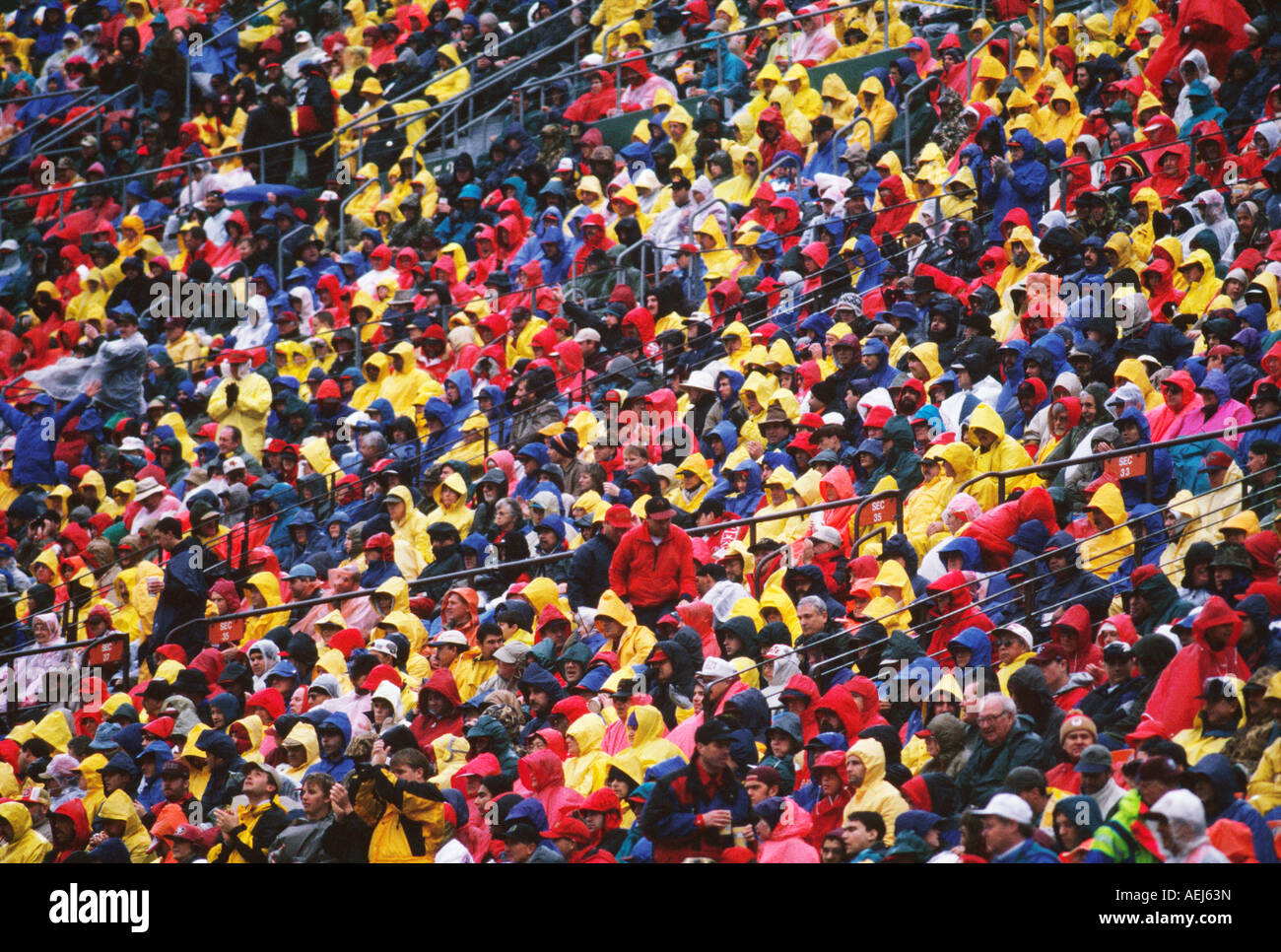 Large crowd gathered outdoor hi-res stock photography and images - Alamy